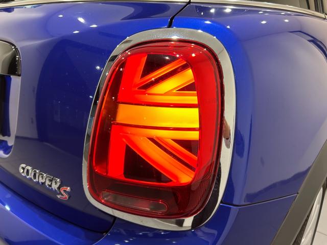 ＭＩＮＩ クーパーＳ　【正規認定中古車】【全国正規ディーラー保証付／２年・走行距離無制限】アクティブクルーズコントロール　社外フルセグＴＶ　ミラーＥＴＣ　アンビエントライト　禁煙車　前後ドライブレコーダー　１オーナー車（11枚目）