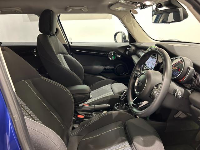 ＭＩＮＩ クーパーＳ　【正規認定中古車】【全国正規ディーラー保証付／２年・走行距離無制限】アクティブクルーズコントロール　社外フルセグＴＶ　ミラーＥＴＣ　アンビエントライト　禁煙車　前後ドライブレコーダー　１オーナー車（13枚目）