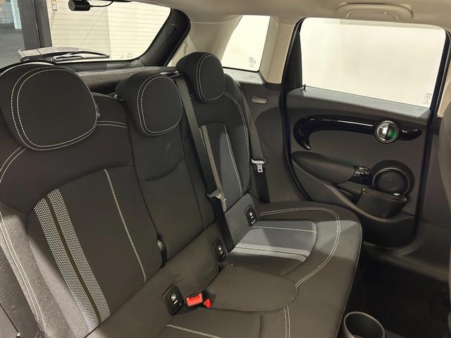 ＭＩＮＩ クーパーＳ　【正規認定中古車】【全国正規ディーラー保証付／２年・走行距離無制限】アクティブクルーズコントロール　社外フルセグＴＶ　ミラーＥＴＣ　アンビエントライト　禁煙車　前後ドライブレコーダー　１オーナー車（16枚目）