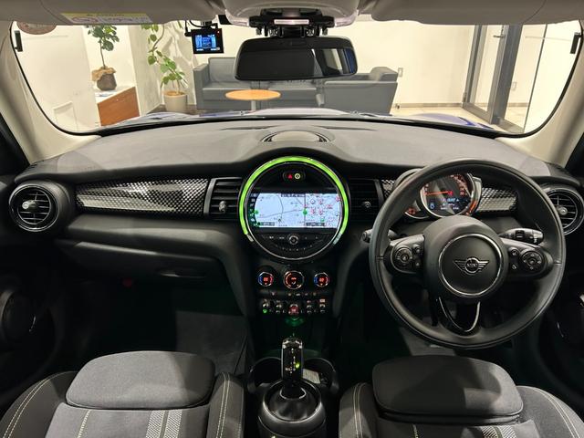 ＭＩＮＩ クーパーＳ　【正規認定中古車】【全国正規ディーラー保証付／２年・走行距離無制限】アクティブクルーズコントロール　社外フルセグＴＶ　ミラーＥＴＣ　アンビエントライト　禁煙車　前後ドライブレコーダー　１オーナー車（17枚目）