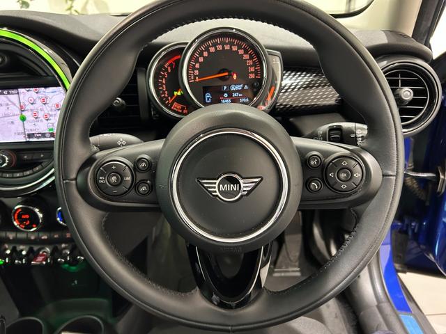 ＭＩＮＩ クーパーＳ　【正規認定中古車】【全国正規ディーラー保証付／２年・走行距離無制限】アクティブクルーズコントロール　社外フルセグＴＶ　ミラーＥＴＣ　アンビエントライト　禁煙車　前後ドライブレコーダー　１オーナー車（18枚目）