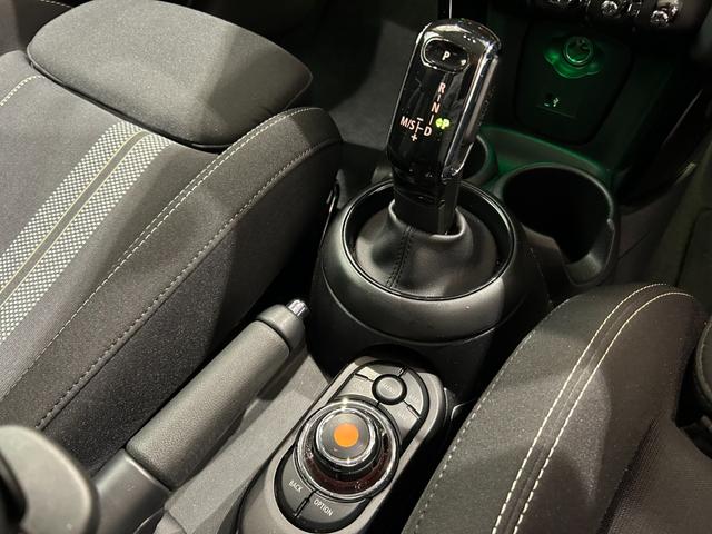 ＭＩＮＩ クーパーＳ　【正規認定中古車】【全国正規ディーラー保証付／２年・走行距離無制限】アクティブクルーズコントロール　社外フルセグＴＶ　ミラーＥＴＣ　アンビエントライト　禁煙車　前後ドライブレコーダー　１オーナー車（27枚目）