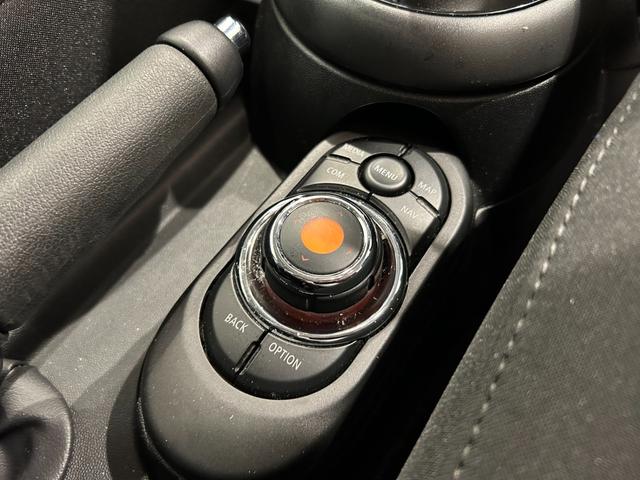 ＭＩＮＩ クーパーＳ　【正規認定中古車】【全国正規ディーラー保証付／２年・走行距離無制限】アクティブクルーズコントロール　社外フルセグＴＶ　ミラーＥＴＣ　アンビエントライト　禁煙車　前後ドライブレコーダー　１オーナー車（28枚目）