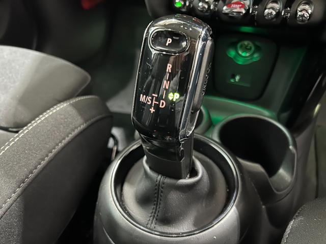 ＭＩＮＩ クーパーＳ　【正規認定中古車】【全国正規ディーラー保証付／２年・走行距離無制限】アクティブクルーズコントロール　社外フルセグＴＶ　ミラーＥＴＣ　アンビエントライト　禁煙車　前後ドライブレコーダー　１オーナー車（29枚目）