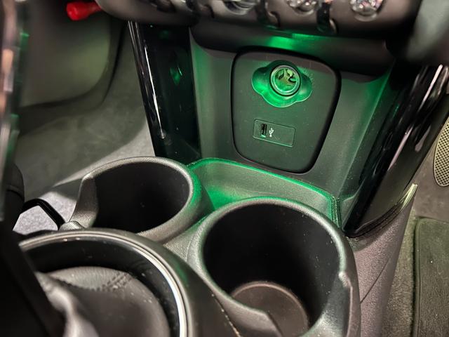 ＭＩＮＩ クーパーＳ　【正規認定中古車】【全国正規ディーラー保証付／２年・走行距離無制限】アクティブクルーズコントロール　社外フルセグＴＶ　ミラーＥＴＣ　アンビエントライト　禁煙車　前後ドライブレコーダー　１オーナー車（30枚目）