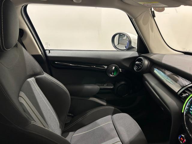 ＭＩＮＩ クーパーＳ　【正規認定中古車】【全国正規ディーラー保証付／２年・走行距離無制限】アクティブクルーズコントロール　社外フルセグＴＶ　ミラーＥＴＣ　アンビエントライト　禁煙車　前後ドライブレコーダー　１オーナー車（39枚目）