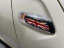 MINIを熟知したメカニックによる、納車前点検。ドイツ本国と同様の教育・訓練を受けたメカニックが、360度によるポイントを徹底的に点検、整備した後にお客様にお引渡しします。