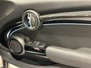 クーパーＤ　クラシック・トリム　【正規認定中古車】【全国正規ディーラー保証付／２年・走行距離無制限】ＡｐｐｌｅＣａｒＰｌａｙ　バックカメラ　ハーフレザーシート　センターアームレスト　アクティブクルーズコントロールアンビエントライト（35枚目）