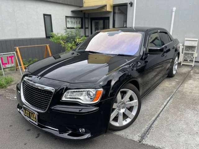 クライスラー・300 SRT8 ガラスSR/赤革/前所有者女性(2枚目)