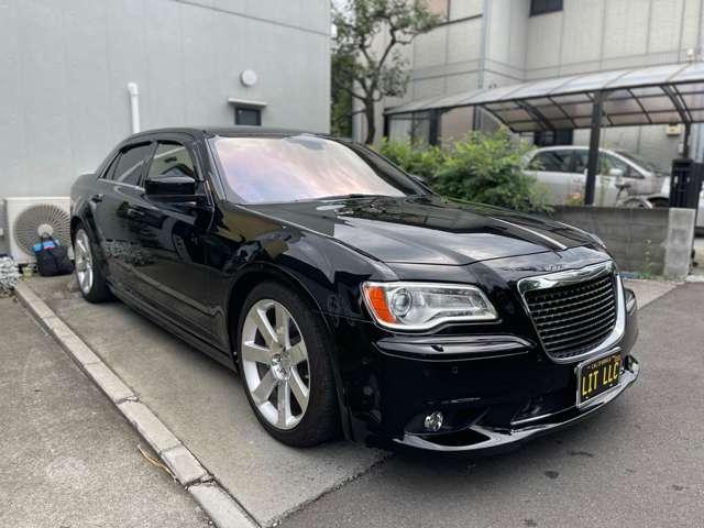 クライスラー・300 SRT8 ガラスSR/赤革/前所有者女性(3枚目)