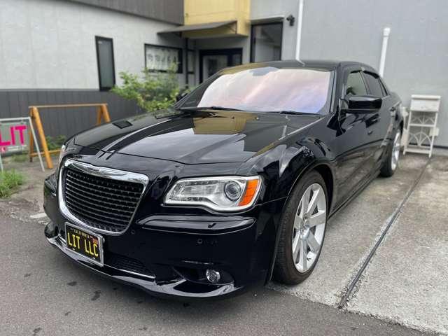 クライスラー・300 SRT8 ガラスSR/赤革/前所有者女性(5枚目)