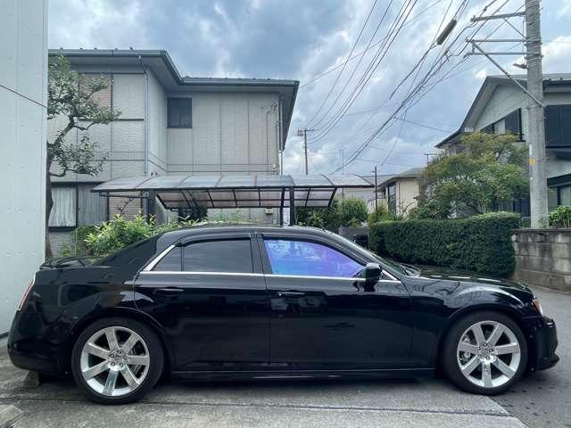 クライスラー・300 SRT8 ガラスSR/赤革/前所有者女性(7枚目)