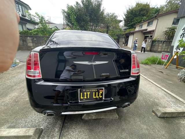 クライスラー・300 SRT8 ガラスSR/赤革/前所有者女性(9枚目)