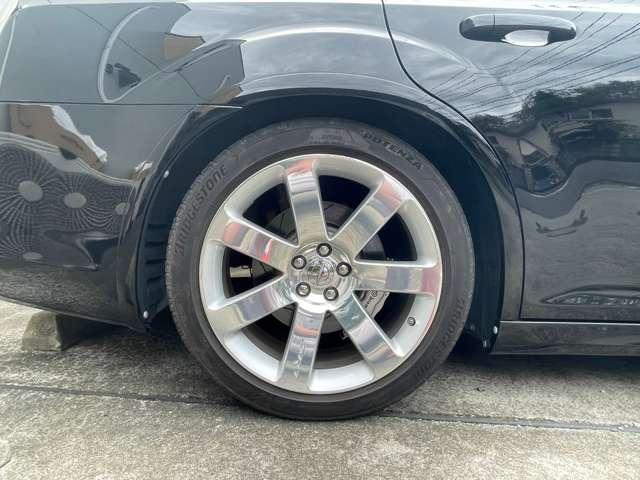 クライスラー・300 SRT8 ガラスSR/赤革/前所有者女性(11枚目)