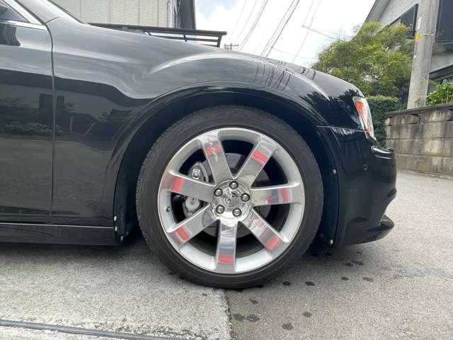 クライスラー・300 SRT8 ガラスSR/赤革/前所有者女性(12枚目)