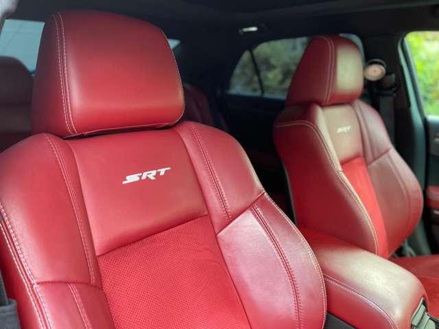 クライスラー・300 SRT8 ガラスSR/赤革/前所有者女性(13枚目)