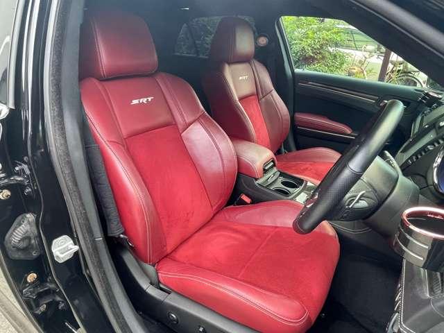 クライスラー・300 SRT8 ガラスSR/赤革/前所有者女性(15枚目)