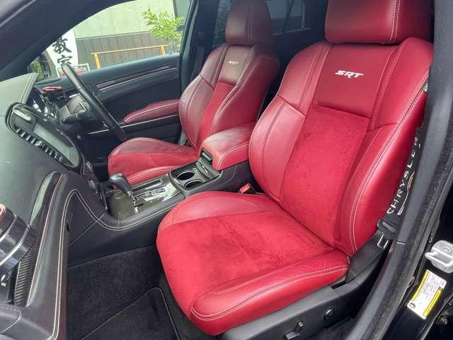 クライスラー・300 SRT8 ガラスSR/赤革/前所有者女性(18枚目)