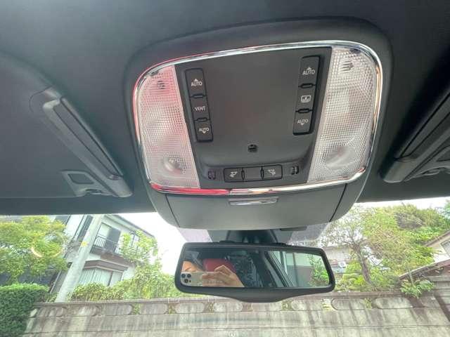 クライスラー・300 SRT8 ガラスSR/赤革/前所有者女性(24枚目)