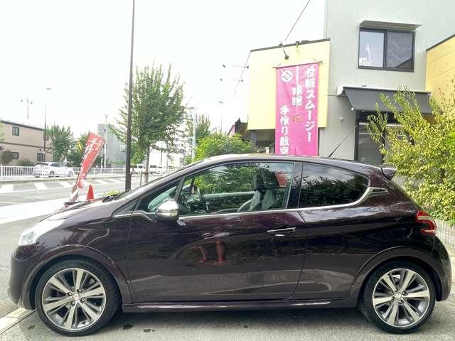 208 XY 専用ボディカラーパープルナイト/パノラミックガラスルーフ/専用17inchアルミ/ターボ/6速マニュアル(10枚目)