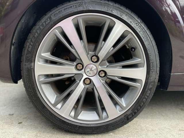 208 XY 専用ボディカラーパープルナイト/パノラミックガラスルーフ/専用17inchアルミ/ターボ/6速マニュアル(15枚目)