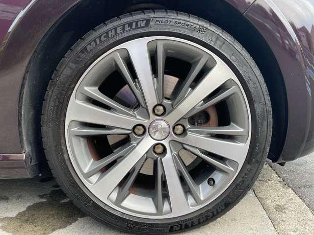 208 XY 専用ボディカラーパープルナイト/パノラミックガラスルーフ/専用17inchアルミ/ターボ/6速マニュアル(16枚目)