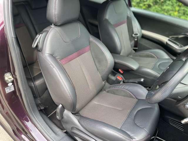 208 XY 専用ボディカラーパープルナイト/パノラミックガラスルーフ/専用17inchアルミ/ターボ/6速マニュアル(18枚目)