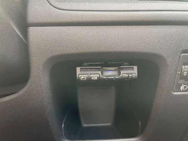 208 XY 専用ボディカラーパープルナイト/パノラミックガラスルーフ/専用17inchアルミ/ターボ/6速マニュアル(38枚目)