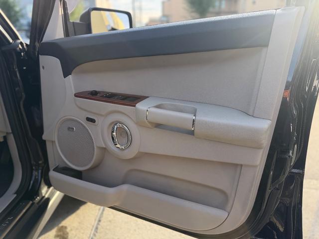 ジープ・コマンダー リミテッド4.7 サンルーフ/革/ナビ/Bカメ/ETC/フローマスター40(ノーマル有)/ルビコンホイール&タイヤ(ノーマル有)(31枚目)