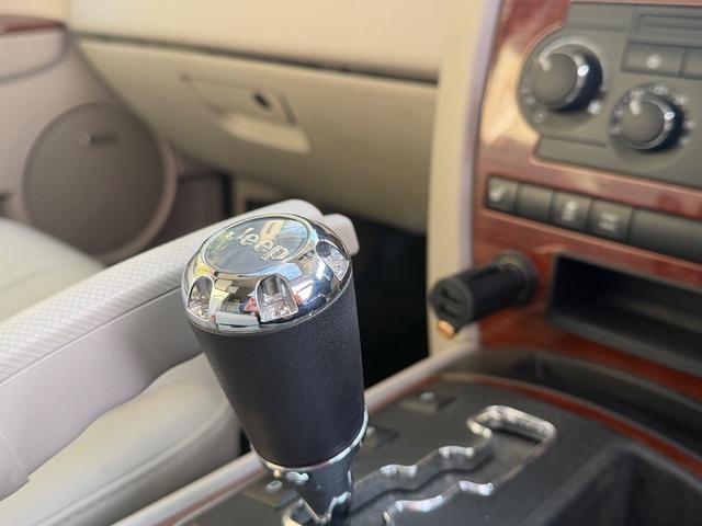 ジープ・コマンダー リミテッド4.7 サンルーフ/革/ナビ/Bカメ/ETC/フローマスター40(ノーマル有)/ルビコンホイール&タイヤ(ノーマル有)(40枚目)