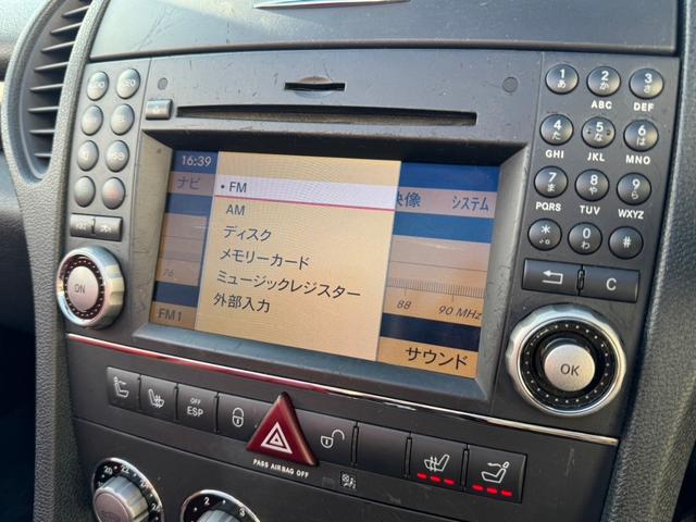 ＳＬＫ ＳＬＫ２００コンプレッサー　後期　車検２年付　赤革　エアスカーフ　シートヒーター　パワーシート　ナビ　ＴＶ　ＣＤ／ＤＶＤ　Ｂｌｕｅｔｏｏｔｈ　キーレス　クルコン　ＨＩＤ　オートライト　１６ＡＷ　ユーザー買取車両（12枚目）