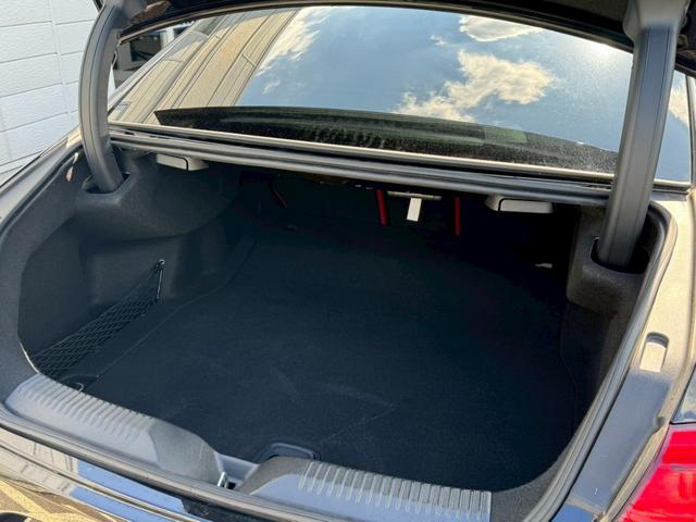 ＣＬＳクラス ＣＬＳ２２０ｄ　スポーツ　エクスクルーシブパッケージ　ＳＲ　赤×黒革　シートヒーター＆ベンチレーター　レーダーセーフＰ　ＡＣＣ　ブルメスター　純正ナビ　ＴＶ　全周カメラ　ＰＴＳ　ＨＵＤ　パワートランク　ＬＥＤライト　エアサス　１９ＡＷ（9枚目）