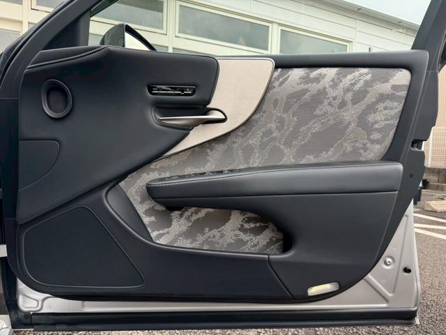 LS LS500h エグゼクティブ 後期 銀影ラスター プラチナ箔インテリア SR マクレビ 黒革 リヤエンター ナビ TV 全周カメ カープレイ LSS+ ACC ヒーター&ベンチレーター Dインナーミラー 三眼LEDライト 20AW(30枚目)