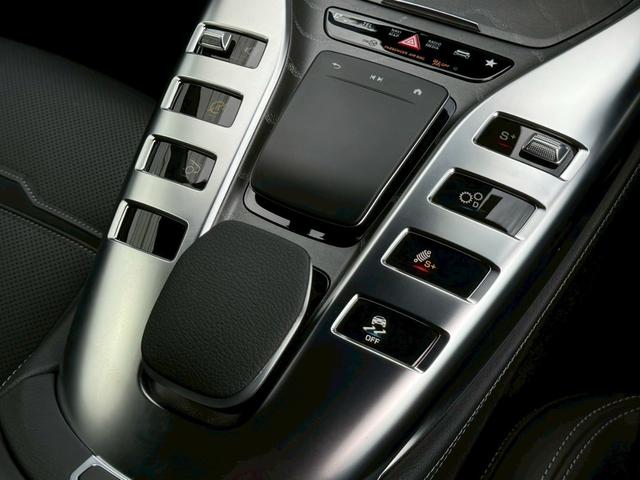 GT 4ドアクーペ 43 4マチック+ ライドコントロール+パッケージ AMGライドコントロール+PKG NEWステアリング SR 黒革 パワーシート&シートヒーター&ベンチレーター レーダーセーフP ACC HUD ナビ/TV/全周カメラ AMG20AW 禁煙 1オナ(16枚目)