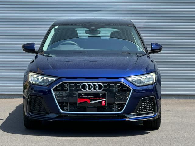 Ａ１スポーツバック ２５ＴＦＳＩ　アドバンスド　展示車　ワンオーナー　コントラストルーフ　ワイアレスチャージング　スマートフォンインターフェイス　コンビニエンスアシスタンスパッケージ　ナビゲーションパッケージ（5枚目）