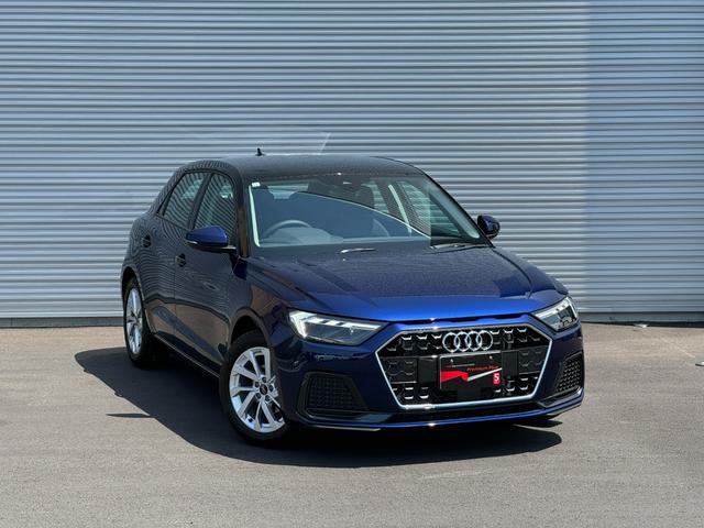 Ａ１スポーツバック ２５ＴＦＳＩ　アドバンスド　展示車　ワンオーナー　コントラストルーフ　ワイアレスチャージング　スマートフォンインターフェイス　コンビニエンスアシスタンスパッケージ　ナビゲーションパッケージ（8枚目）