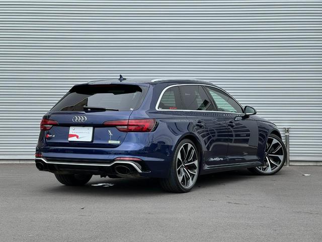 アウディ ＲＳ４アバント