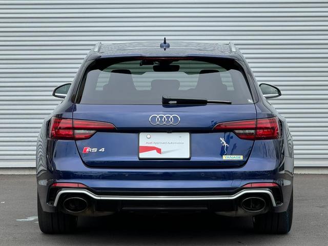 アウディ ＲＳ４アバント