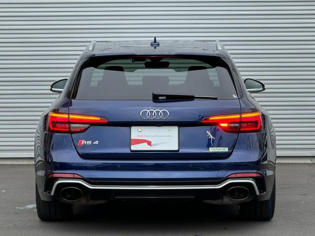 アウディ ＲＳ４アバント