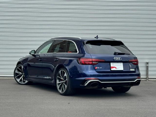 ＲＳ４アバント ベースグレード　ワンオーナー　バングアンドオルフセン　ＲＳスポーツエキゾーストシステム　ＲＳデザインパッケージ　アシスタンスＰ　カラードブレーキキャリパーレッド　パノラマサンルーフ　プライバシーガラス（17枚目）