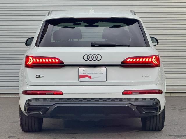 Ｑ７ ５５ＴＦＳＩクワトロ　Ｓライン　認定中古車　ＴＶチューナー　ハーフレザーシート　４ゾーンエアコン　ブラックスタイリングパッケージ（9枚目）