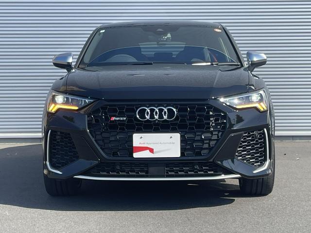 RS Q3 スポーツバック ベースグレード 認定中古車/RSスポーツエギゾースト/RSダンピングコントロールサスペンション/RSデザインパッケージ赤/キャリパーレッド/SONOSサウンドシステム/オプション21AW/マトリクスLED(4枚目)
