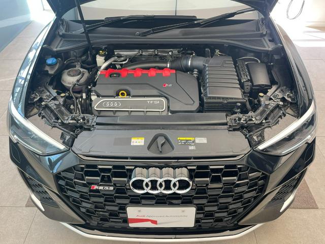 RS Q3 スポーツバック ベースグレード 認定中古車/RSスポーツエギゾースト/RSダンピングコントロールサスペンション/RSデザインパッケージ赤/キャリパーレッド/SONOSサウンドシステム/オプション21AW/マトリクスLED(11枚目)