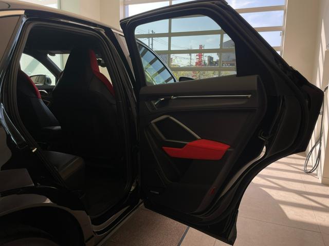 RS Q3 スポーツバック ベースグレード 認定中古車/RSスポーツエギゾースト/RSダンピングコントロールサスペンション/RSデザインパッケージ赤/キャリパーレッド/SONOSサウンドシステム/オプション21AW/マトリクスLED(19枚目)