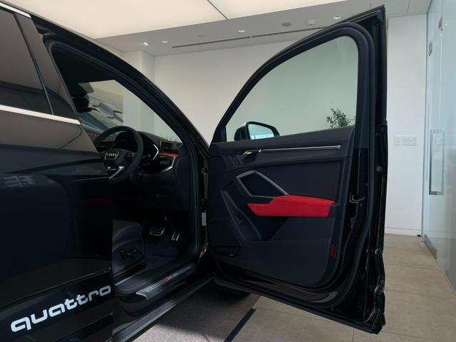 RS Q3 スポーツバック ベースグレード 認定中古車/RSスポーツエギゾースト/RSダンピングコントロールサスペンション/RSデザインパッケージ赤/キャリパーレッド/SONOSサウンドシステム/オプション21AW/マトリクスLED(44枚目)