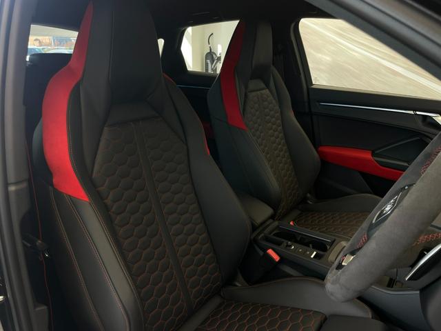 RS Q3 スポーツバック ベースグレード 認定中古車/RSスポーツエギゾースト/RSダンピングコントロールサスペンション/RSデザインパッケージ赤/キャリパーレッド/SONOSサウンドシステム/オプション21AW/マトリクスLED(45枚目)