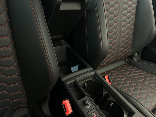 RS Q3 スポーツバック ベースグレード 認定中古車/RSスポーツエギゾースト/RSダンピングコントロールサスペンション/RSデザインパッケージ赤/キャリパーレッド/SONOSサウンドシステム/オプション21AW/マトリクスLED(64枚目)