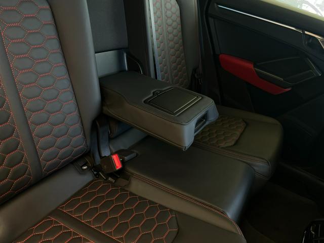 RS Q3 スポーツバック ベースグレード 認定中古車/RSスポーツエギゾースト/RSダンピングコントロールサスペンション/RSデザインパッケージ赤/キャリパーレッド/SONOSサウンドシステム/オプション21AW/マトリクスLED(68枚目)