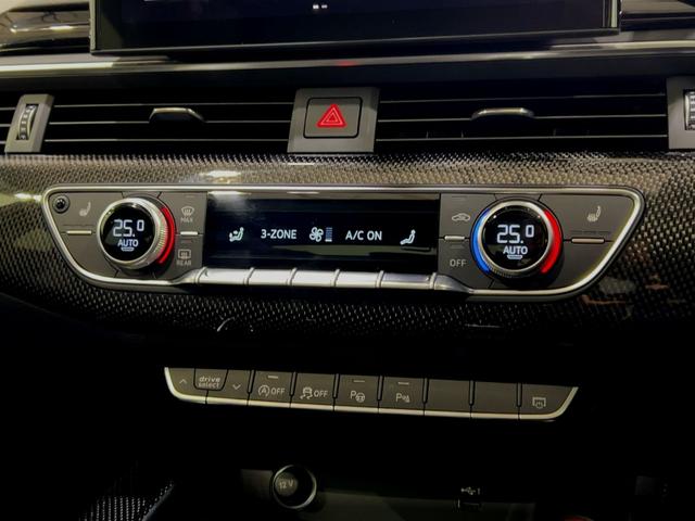 シャープなラインで昼間でも点けていたいと思うほど上品でオシャレです。夜間走行時はさらに目立ちます