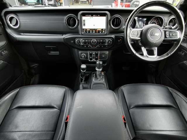 ジープ・ラングラーアンリミテッド サハラ・サージグリーン　認定中古車　４ＷＤ　限定２００台　　ドラレコ付　ＡｐｐｌｅＣａｒＰｌａｙ　　黒革　レザーシート　スマートキー　アダプティブクルーズコントロール　ＬＥＤヘッドライト　衝突被害軽減ブレーキ　シートヒーター（17枚目）
